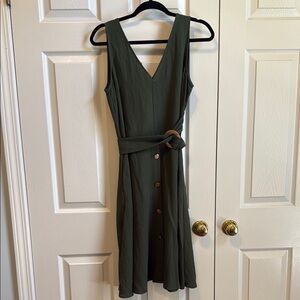 Luxology Green Sleeveless V-Neck Sundress